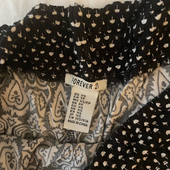 Forever 21 Printed Shorts - Picture 3 of 3